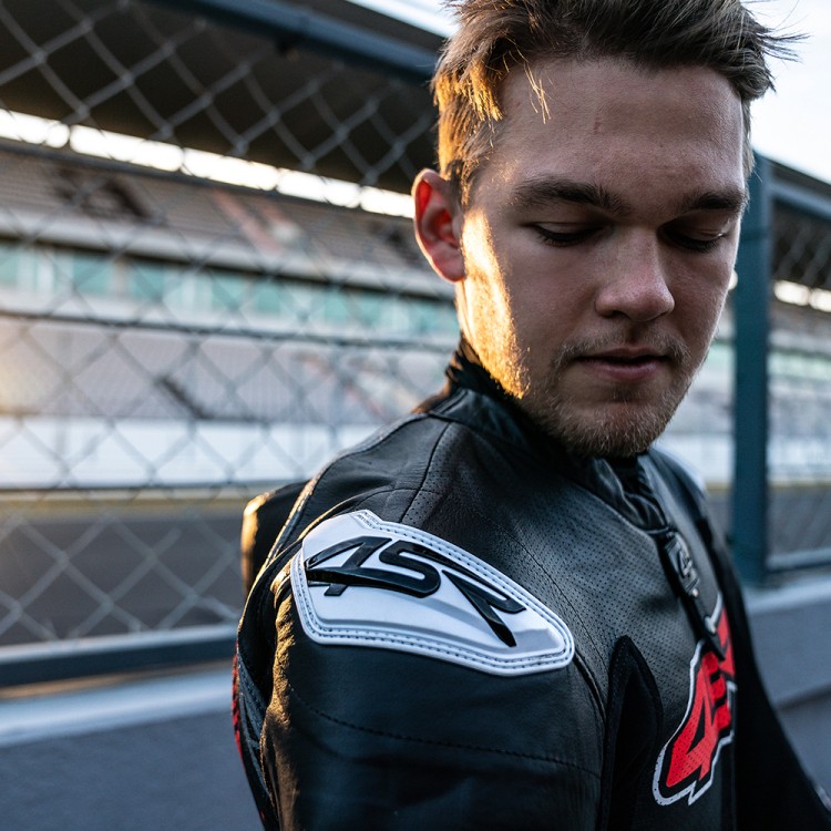 4SR jednoczęściowy kombienzon motocyklowy z kangurzej skóry Racing Ultra Light AR & Hannes Soomer WSSP