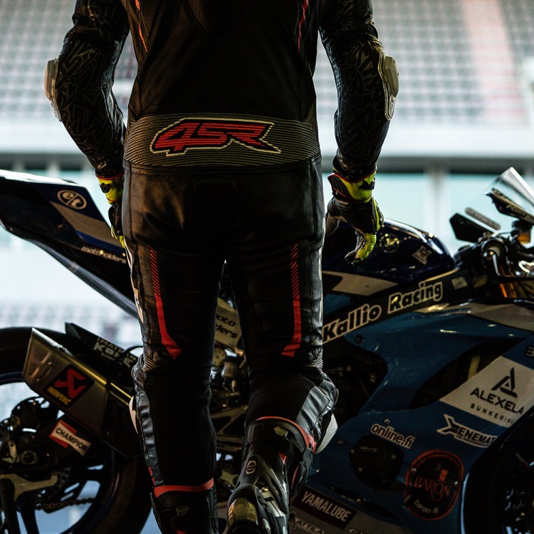 4SR jednoczęściowy kombienzon motocyklowy z kangurzej skóry Racing Ultra Light AR & Hannes Soomer WSSP